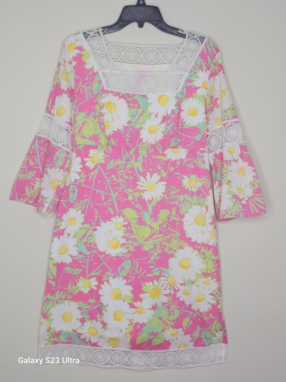Lilly Pulitzer Pink & White Floral Daisy Print  Crochet Lace Trim
